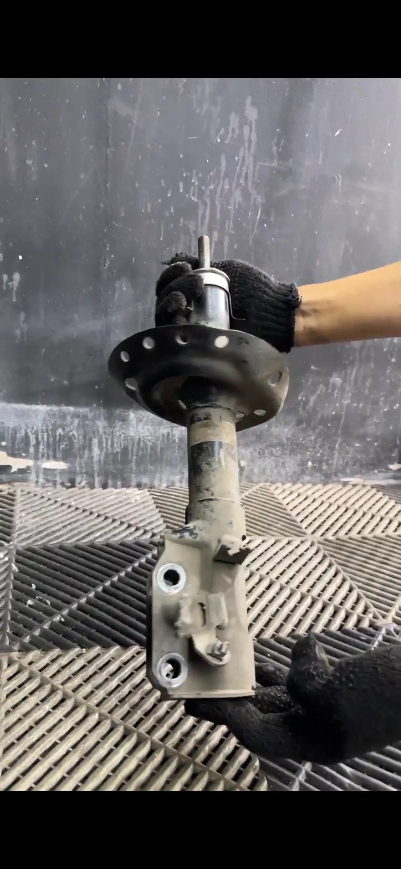 Komponen suspensi yang telah dilepas